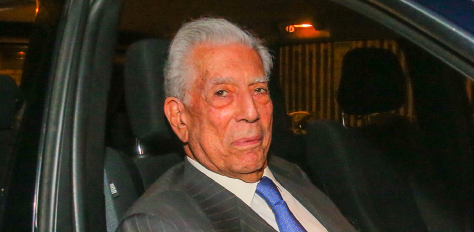 Mario Vargas Llosa está hospitalizado tras contagiarse de la COVID-19