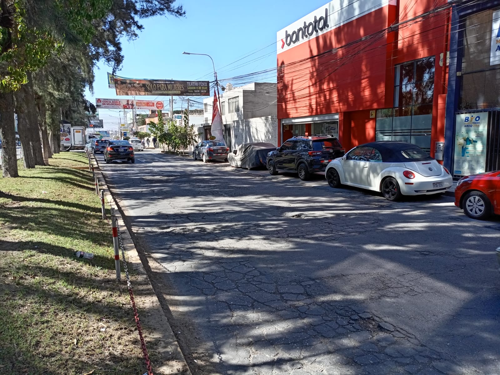 SEDAPAR INSTALA COLECTOR PARALELO PARA RESOLVER OCURRENCIA DE ATOROS FRECUENTES EN LA AVENIDA QUIÑONEZ – YANAHUARA